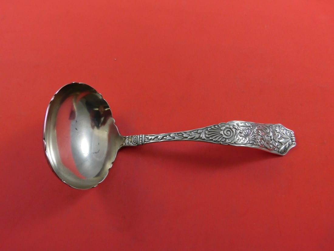 Tudor by Knowles Sterling Silver Gravy Ladle 6.25 inches Monogrammed: Tudor by Knowles Sterling Silver Gravy Ladle 6.25 inches Monogrammed Presenting a Tudor by Knowles Sterling Silver Gravy Ladle, measuring 6 1/4 inches. This elegant ladle features the classic Tudor pa