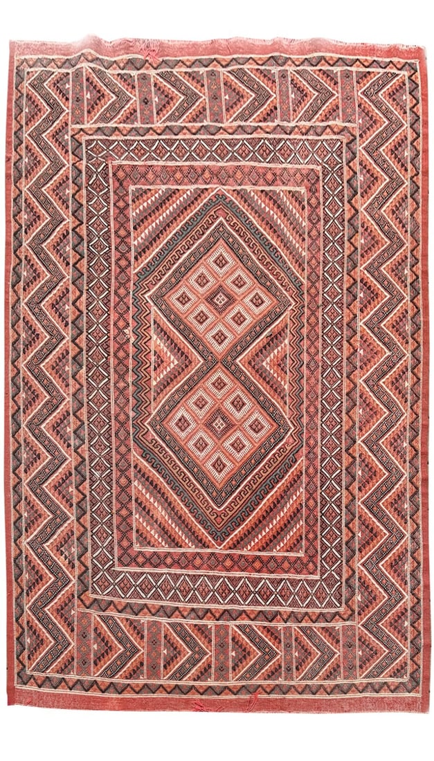 Handmade Turkish Wool Area Rug 137cm x 209cm Geometric Pink: Handmade Turkish Wool Area Rug 137cm x 209cm Geometric Pink Vintage flatwoven area rug in a rectangular shape with a geometric traditional Oriental design. It is handmade and hand knotted from wool, w