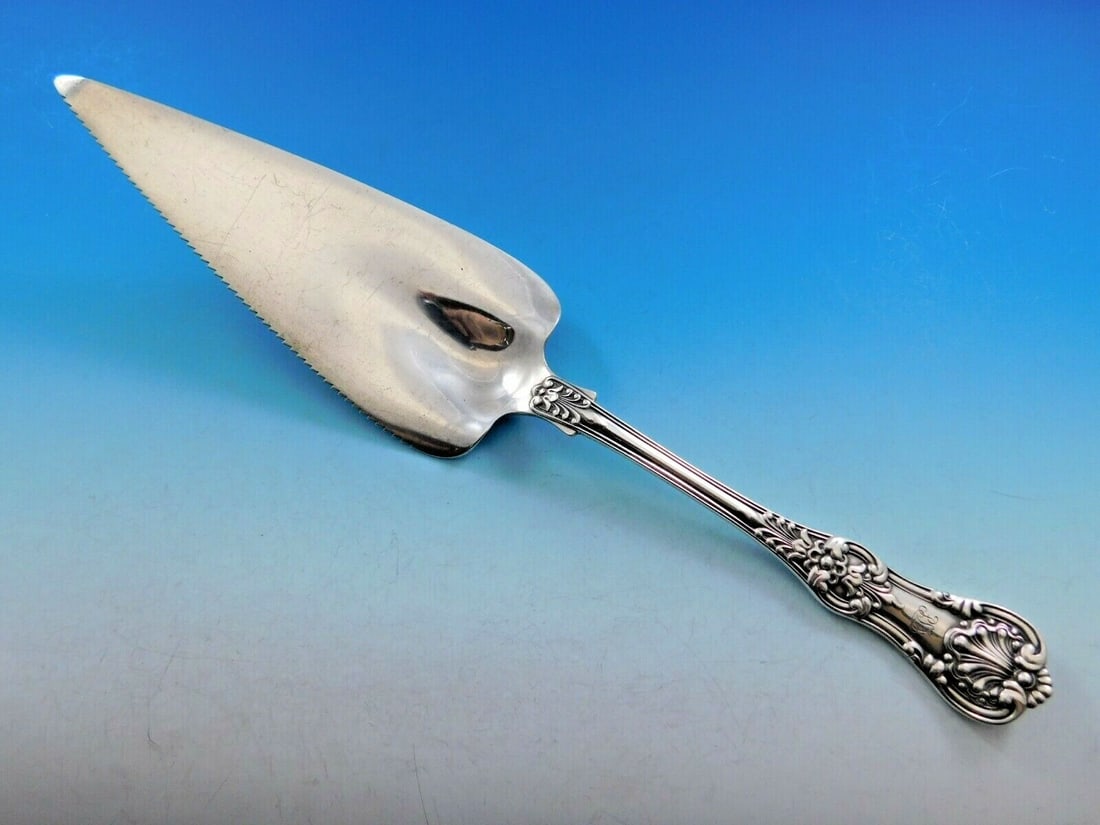 Tiffany & Co English King Sterling Silver Pie Server 11 1/4" Serrated: Tiffany & Co English King Sterling Silver Pie Server 11 1/4" Serrated Presenting a stunning pie server crafted by Tiffany & Co. in the renowned English King pattern. This exquisite piece, measuring 11