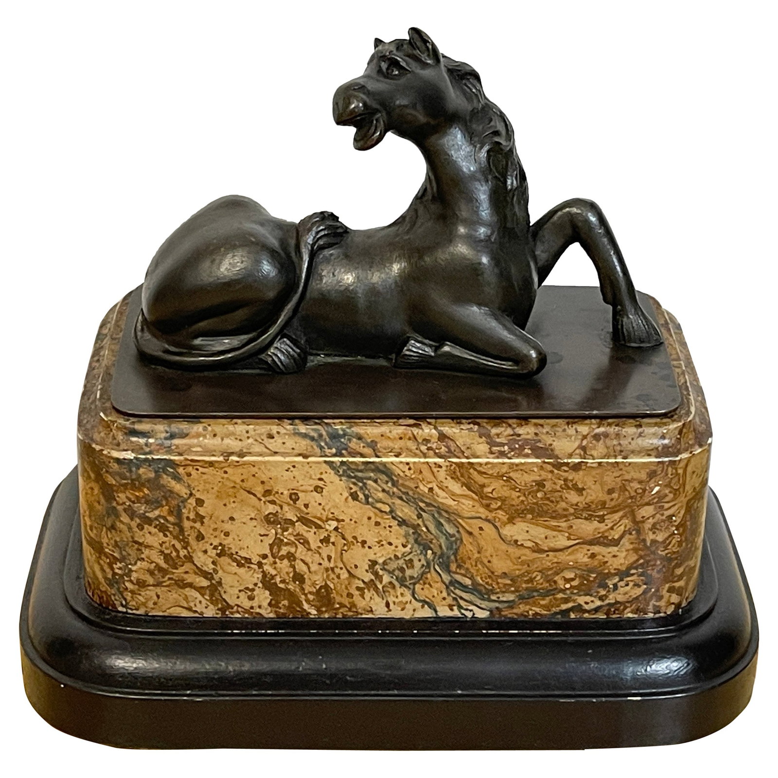 19th Century Grand Tour Bronze Recumbent Horse Sculpture: 19th Century Grand Tour Bronze Recumbent Horse Sculpture This exquisite Grand Tour bronze model features a beautifully crafted recumbent horse, showcasing realistic casting and modeling techniques. Th