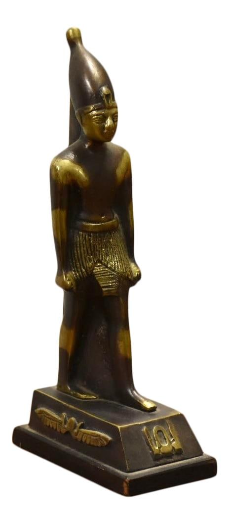 Vintage Bronze Egyptian Sculpture 8.75 in Unique Decor: Vintage Bronze Egyptian Sculpture 8.75 in Unique Decor This vintage bronze Egyptian sculpture showcases exquisite craftsmanship and rich historical significance. Standing at a height of 8.75 inches, w