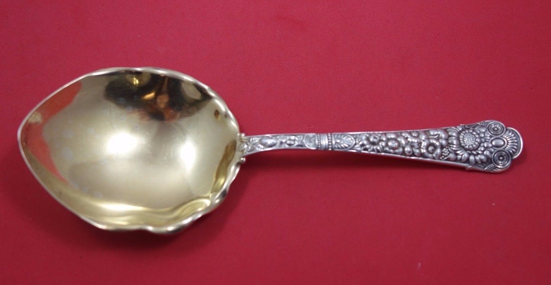 Gorham Cluny Sterling Silver Gold Washed Serving Spoon 8 3/4": Gorham Cluny Sterling Silver Gold Washed Serving Spoon 8 3/4" Presenting the Cluny serving spoon by Gorham, a stunning piece crafted from sterling silver with a gold wash finish. This elegant pudding 