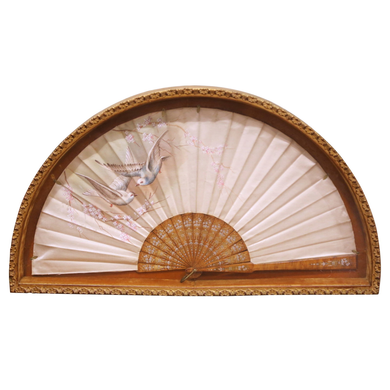Framed French Silk Eventail with Giltwood Shadowbox Napoleon III Circa 1890: Framed French Silk Eventail with Giltwood Shadowbox Napoleon III Circa 1890 Elegant late 19th century French fan, hand-painted on silk and mounted within a finely carved giltwood frame under glass. Cr