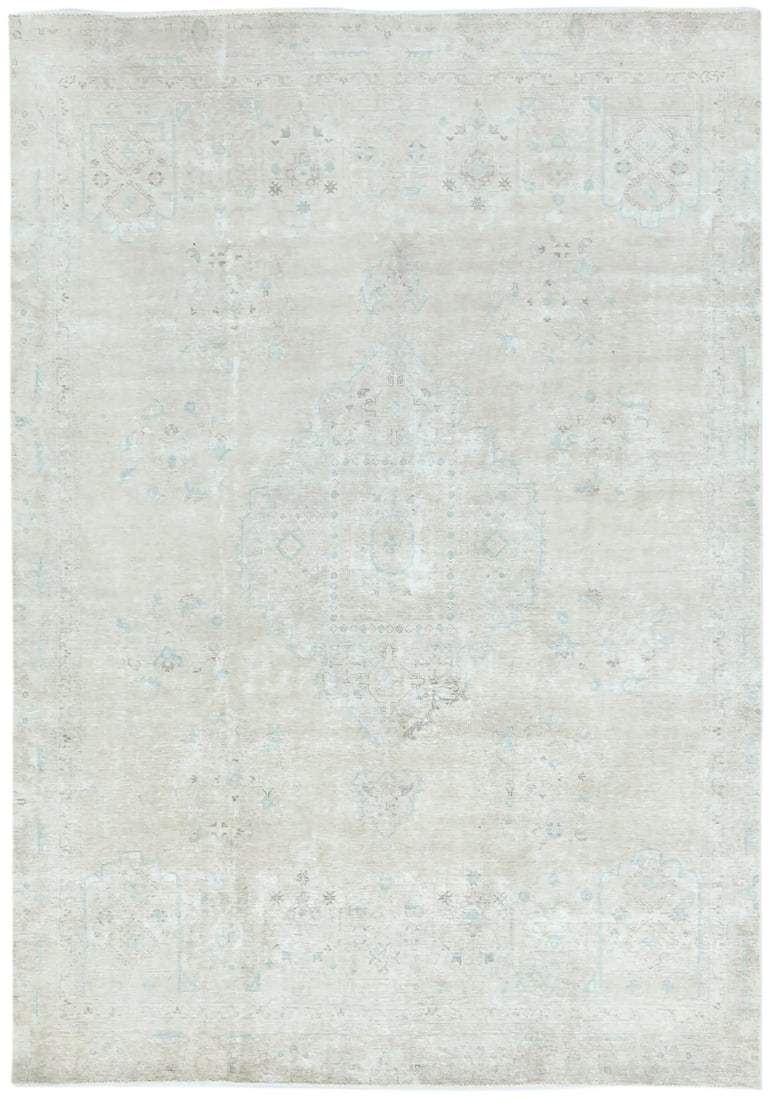 Vintage Floral Hand-Knotted Wool Rug 8x11 ft Antique Design: Vintage Floral Hand-Knotted Wool Rug 8x11 ft Antique Design Enhance your home decor with this stunning distressed vintage oriental rug, featuring a beautiful floral pattern in muted colors of beige, c