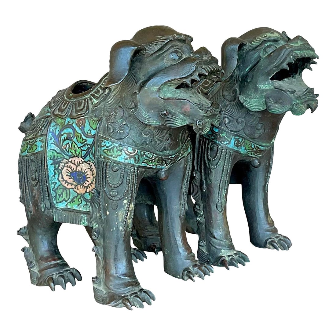Pair of Vintage Asian Patinated Foo Dogs in Verdigris Metal: Pair of Vintage Asian Patinated Foo Dogs in Verdigris Metal Enhance your home decor with this captivating pair of vintage Asian patinated Foo Dogs. These remarkable pieces blend Eastern mystique with 
