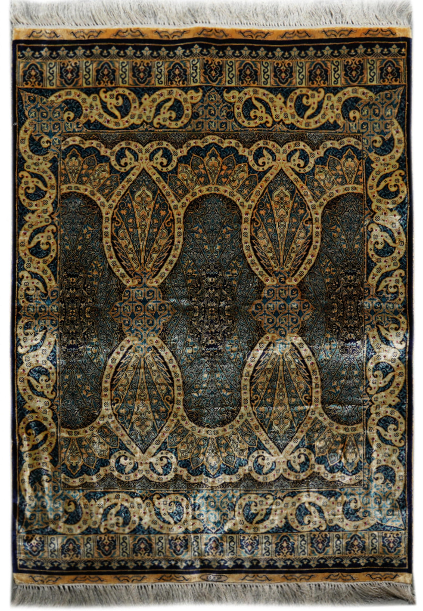 Hand-Knotted Silk Hereke Pattern Rug 3 x 4 Turkish Artisanal Design: Hand-Knotted Silk Hereke Pattern Rug 3 x 4 Turkish Artisanal Design Free continental US Shipping This hand-knotted rug features a Hereke pattern and is crafted from premium silk by skilled artisans. T