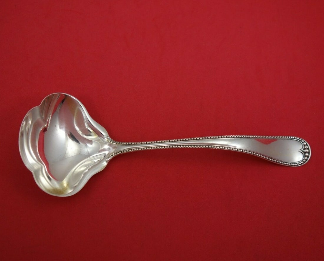 Gorham Newcastle Sterling Silver Gravy Ladle 3-Lobed 7.5 inch Antique: Gorham Newcastle Sterling Silver Gravy Ladle 3-Lobed 7.5 inch Antique This exquisite Newcastle by Gorham sterling silver gravy ladle features a classic 3-lobed design and measures 7 1/2 inches in leng