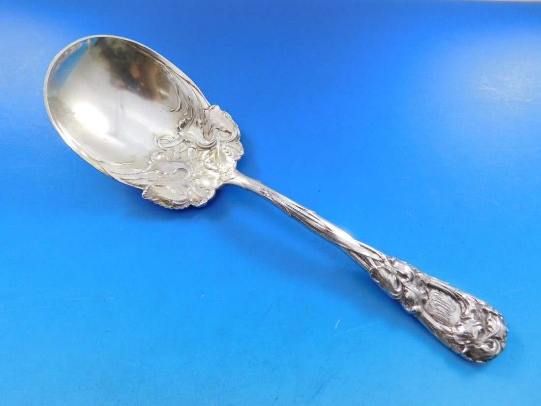 Durgin New Art Sterling Silver Berry Spoon Iris Motif 9 3/8 Inch: Durgin New Art Sterling Silver Berry Spoon Iris Motif 9 3/8 Inch This exquisite serving spoon is a standout piece from Durgin, crafted in sterling silver with a faint gold wash. The spoon measures 9 3