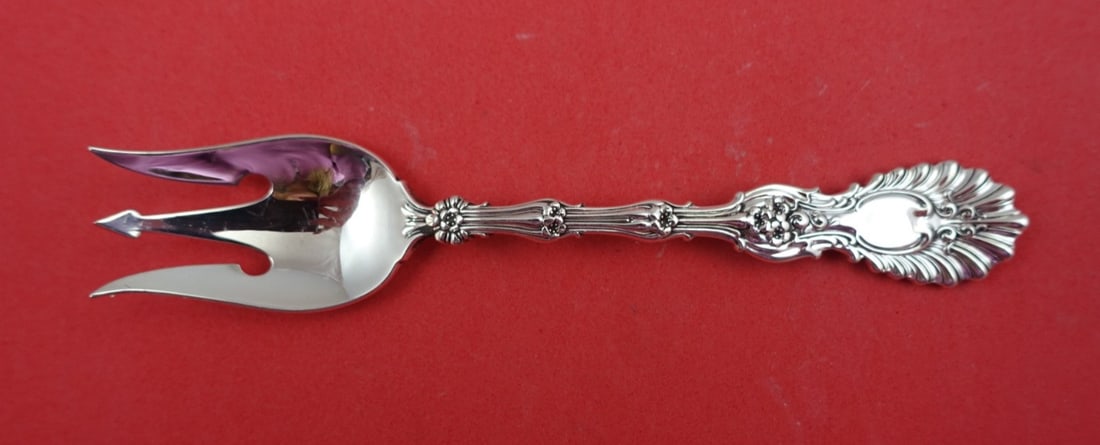 Whiting Radiant Sterling Silver 3-Tine Terrapin Fork 4 7/8": Whiting Radiant Sterling Silver 3-Tine Terrapin Fork 4 7/8" Discover the elegance of the Radiant pattern from Whiting with this exquisite sterling silver terrapin fork. Featuring three tines, this ori