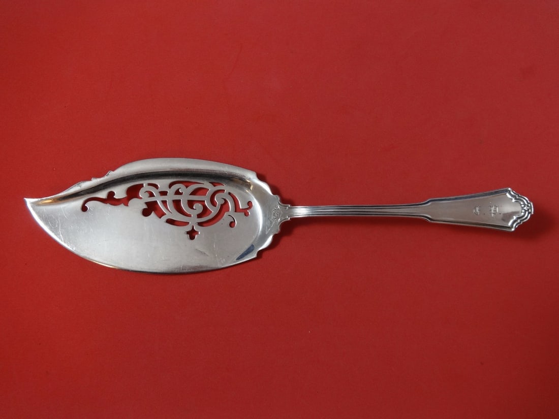 Reed & Barton Jacobean Sterling Silver Fish Server 12 Inch: Reed & Barton Jacobean Sterling Silver Fish Server 12 Inch Enhance your dining experience with this exquisite Jacobean Fish Server by Reed & Barton. Crafted from high-quality sterling silver, this ser