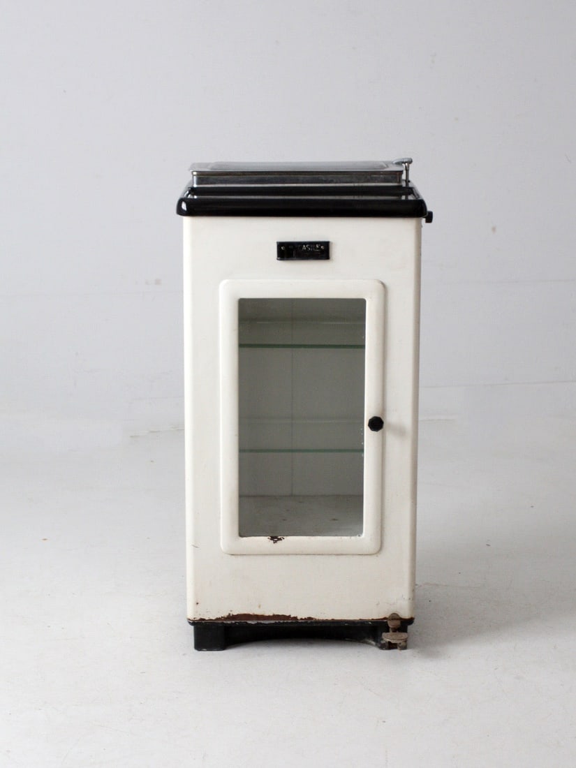 Vintage Castle Medical Sterilizer Type 95W White Black Enamel: Vintage Castle Medical Sterilizer Type 95W White Black Enamel This vintage Castle Sterilizer Type 95W showcases a classic white and black enamel finish, exuding a timeless industrial aesthetic. The in
