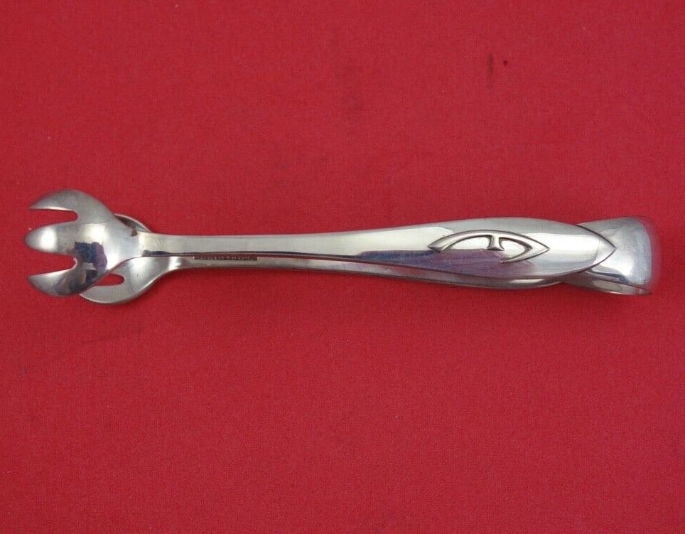 Shreve Sterling Silver Sugar Tong Buckingham Narrow Monogram F 4 inches: Shreve Sterling Silver Sugar Tong Buckingham Narrow Monogram F 4 inches This exquisite sugar tong is crafted from sterling silver and features the elegant Buckingham Narrow pattern by Shreve. Measurin