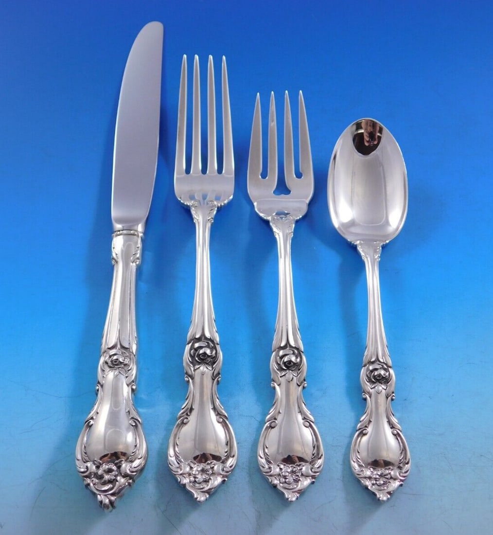 Alexandra by Lunt Sterling Silver 4-Piece Place Setting: Alexandra by Lunt Sterling Silver 4-Piece Place Setting Introducing the exquisite Alexandra by Lunt Sterling Silver 4-piece regular size place setting. This beautiful estate piece showcases the elegan