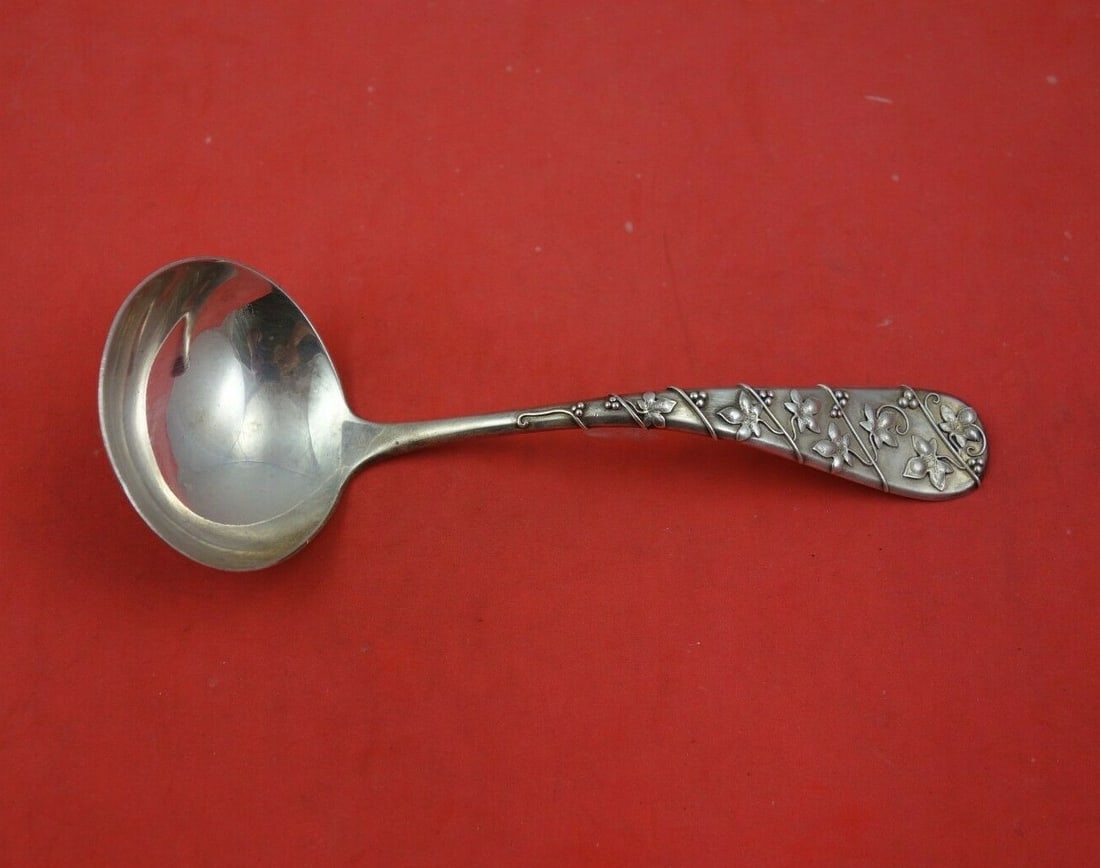 Whiting Applied Sterling Silver Gravy Ladle Grapes Leaves Vines 7 1/4: Whiting Applied Sterling Silver Gravy Ladle Grapes Leaves Vines 7 1/4 Sterling silver gravy ladle by Whiting in the Applied pattern, featuring applied grapes, leaves, and vines. It measures 7 1/4 inch