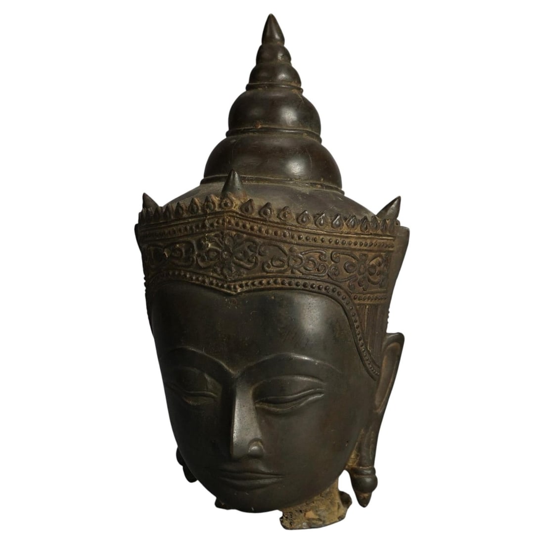 18thC Tibetan Buddha Head in Cast Bronze with Crown: 18thC Tibetan Buddha Head in Cast Bronze with Crown An antique cast bronze crowned Tibetan Buddha head from the 18th century. The piece is made of bronze using a cast technique and originates from Asi