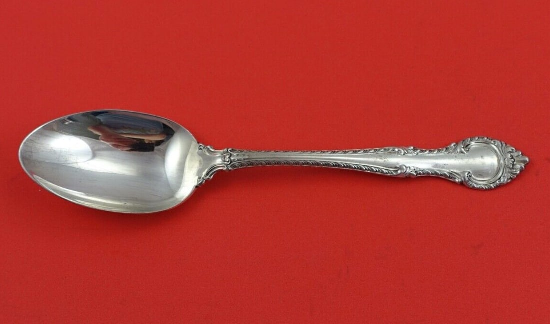 Gorham English Gadroon Sterling Silver 7 Inch Soup Spoon: Gorham English Gadroon Sterling Silver 7 Inch Soup Spoon This English Gadroon place soup spoon by Gorham is a stunning piece crafted from sterling silver. With a size of 7 inches, it showcases the ele