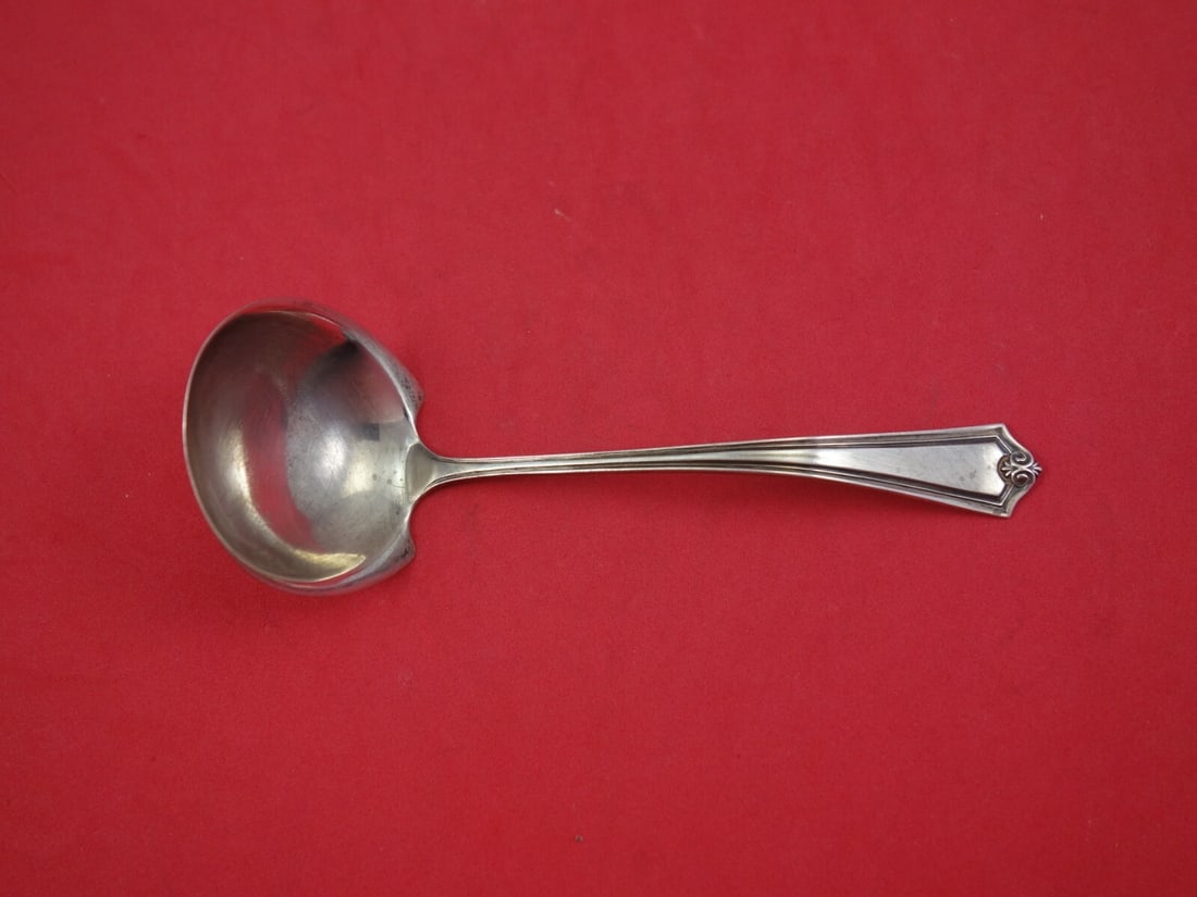 SSMC-Saart Potomac Sterling Silver Gravy Ladle 5 7/8 in: SSMC-Saart Potomac Sterling Silver Gravy Ladle 5 7/8 in Sterling silver gravy ladle in the Potomac pattern by SSMC-Saart. This serving piece dates to the 1900-1940 period, was made in the United State