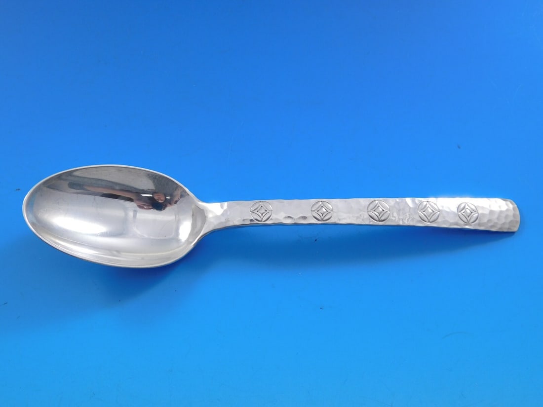 Tiffany & Co Sterling Silver Teaspoon Lap Over Edge with Native American Symbols: Tiffany & Co Sterling Silver Teaspoon Lap Over Edge with Native American Symbols Experience the elegance of Tiffany & Co. with this stunning sterling silver teaspoon, featuring the classic Lap Over Ed