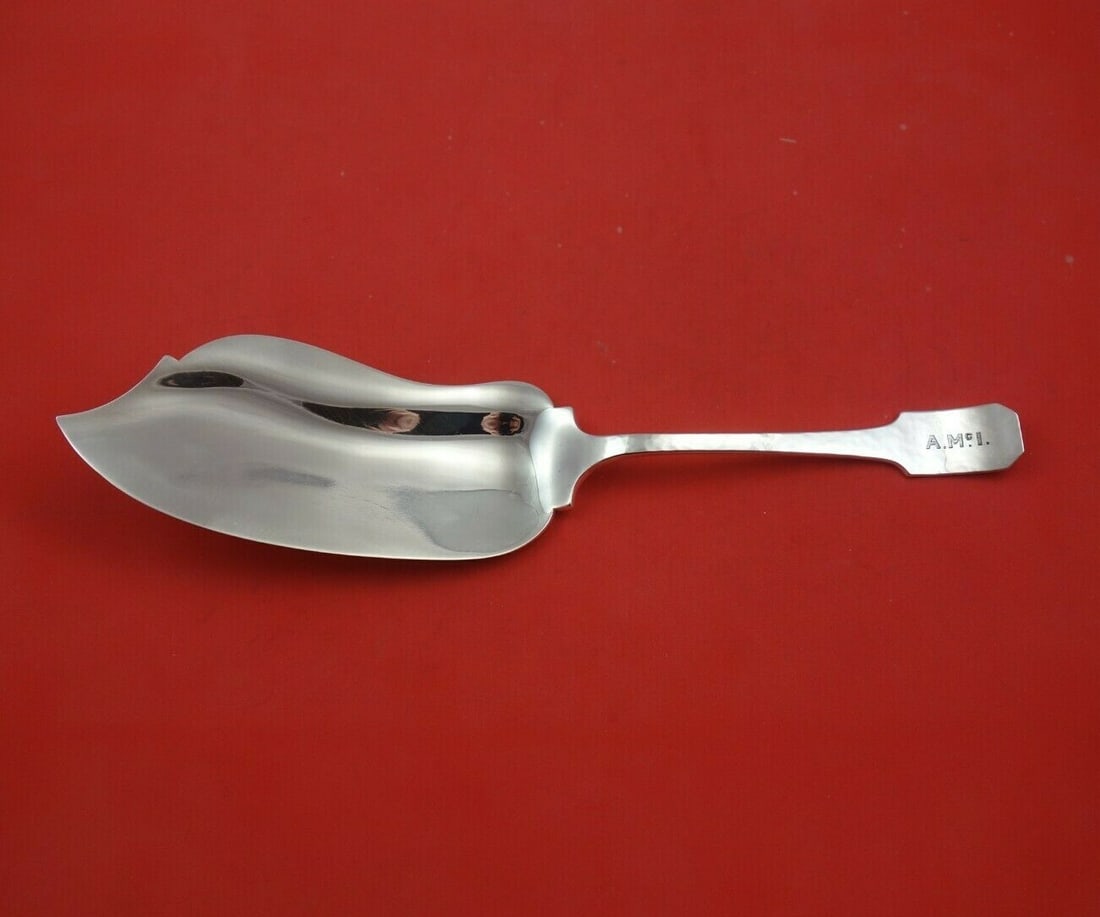 Shreve Norman Hammered Sterling Silver Fish Server Engraved A.Mc.I.: Shreve Norman Hammered Sterling Silver Fish Server Engraved A.Mc.I. This exquisite fish server is crafted from sterling silver and features the elegant Norman Hammered pattern by renowned maker Shreve