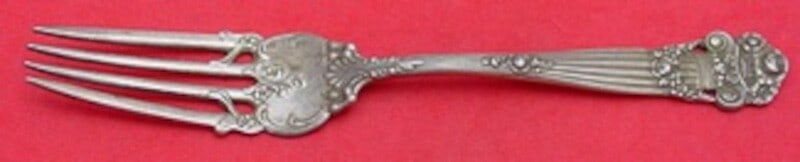 Towle Georgian Sterling Silver 4-Tine Pastry Fork 6 1/8 Inch: Towle Georgian Sterling Silver 4-Tine Pastry Fork 6 1/8 Inch This exquisite pastry fork from the Georgian pattern by Towle is crafted from fine sterling silver, measuring 6 1/8 inches in length. The d