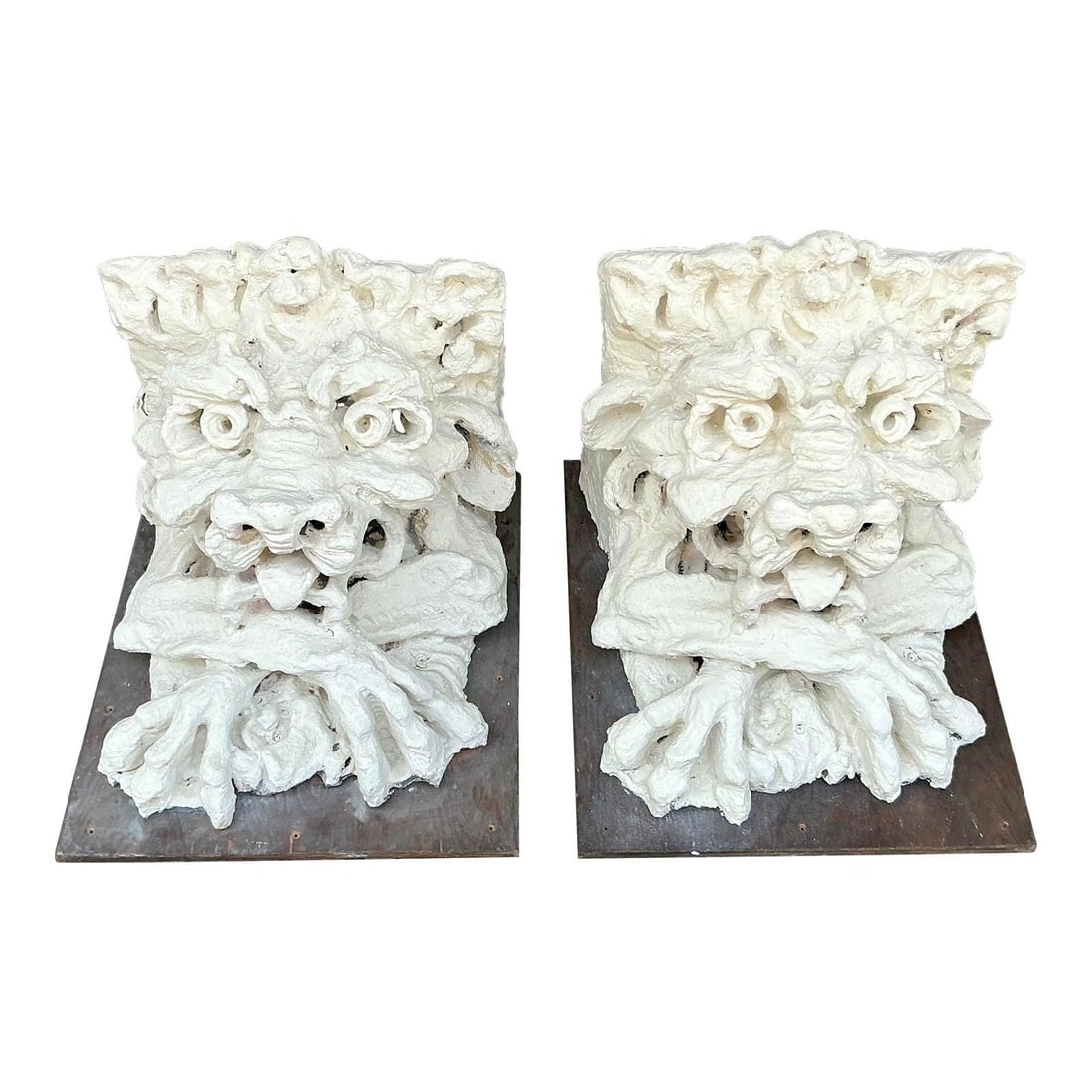 Vintage Pair of Off-White Gargoyle Corbels Plaster Fiberglass: Vintage Pair of Off-White Gargoyle Corbels Plaster Fiberglass Enhance your space with this striking pair of vintage gargoyle corbels, designed to add architectural intrigue and whimsical Gothic charm.