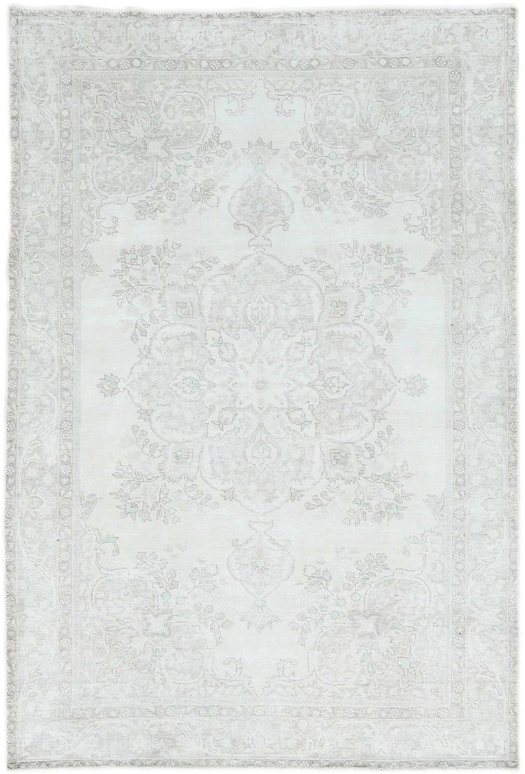 Vintage Hand-Knotted Wool Area Rug 6'5 X 9'4 Floral Pattern Western Asia: Vintage Hand-Knotted Wool Area Rug 6'5 X 9'4 Floral Pattern Western Asia This is a handmade antique Oriental area rug featuring a muted floral pattern with classic distressed detailing. Crafted in Wes