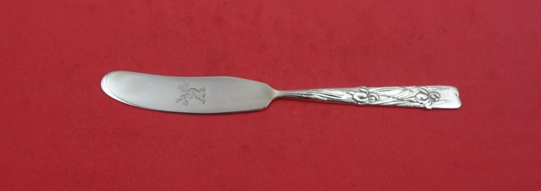 Tiffany & Co Vine Sterling Silver Butter Spreader 6" by Roslyn Berlin: Tiffany & Co Vine Sterling Silver Butter Spreader 6" by Roslyn Berlin This exquisite butter spreader from Tiffany & Co. features a stunning Vine pattern and is crafted from high-quality sterling silve