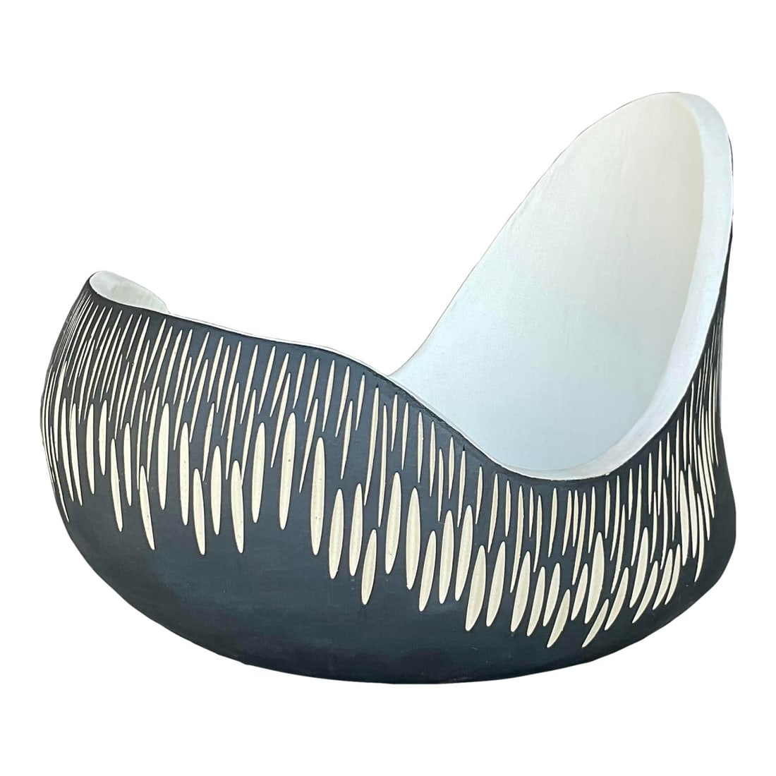 Vintage Boho Scored Studio Pottery Bowl Black Artisan Design: Vintage Boho Scored Studio Pottery Bowl Black Artisan Design Introduce artisanal elegance to your living space with this Vintage Boho Original Scored Studio Pottery Bowl. Hand-crafted with