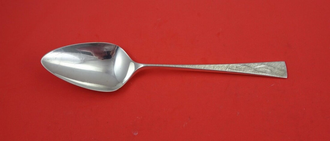 Reed and Barton Da Vinci Sterling Silver Serving Spoon 8.5": Reed and Barton Da Vinci Sterling Silver Serving Spoon 8.5" This exquisite serving spoon from the Da Vinci pattern by Reed and Barton combines elegance and functionality. Crafted from high-quality