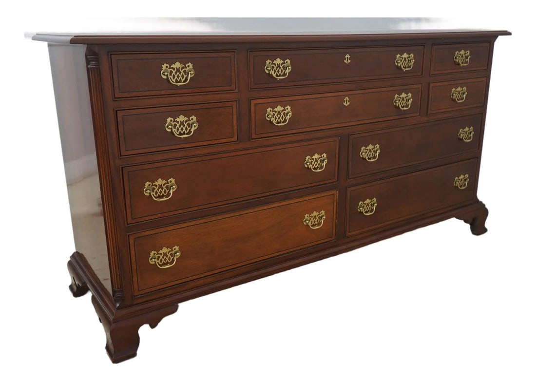 Stickley Chippendale Mahogany Dresser Traditional Style Excellent Condition: Stickley Chippendale Mahogany Dresser Traditional Style Excellent Condition This Stickley Chippendale Mahogany Bedroom Dresser, crafted around 1994, showcases timeless elegance with its traditional Ch