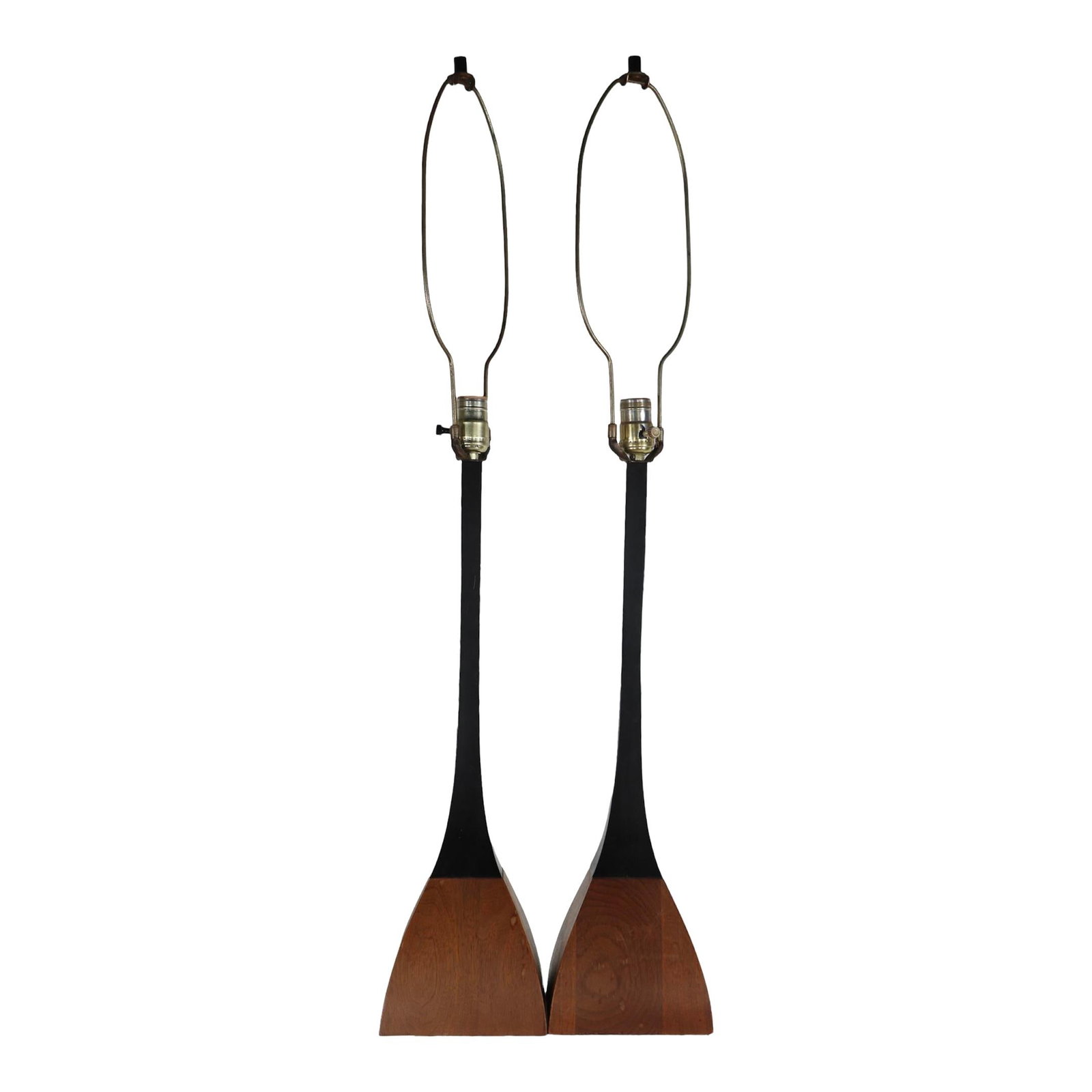 Chic Black Laurel Elongated Table Lamps Pair 37 Inches USA 1970s: Chic Black Laurel Elongated Table Lamps Pair 37 Inches USA 1970s This chic pair of elongated table lamps by the renowned Laurel Lamp Manufacturing Company showcases a striking design that complements 