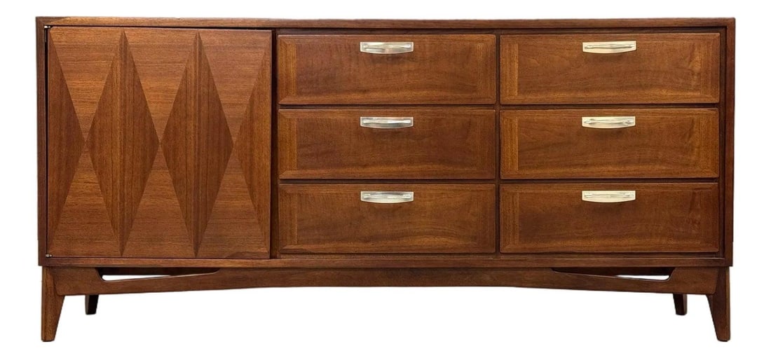 1960s Red Lion Walnut Dresser Mid Century Modern USA: 1960s Red Lion Walnut Dresser Mid Century Modern USA This stunning mid-century modern walnut dresser by Red Lion Furniture exudes elegance and style. Professionally refinished, this piece showcases po