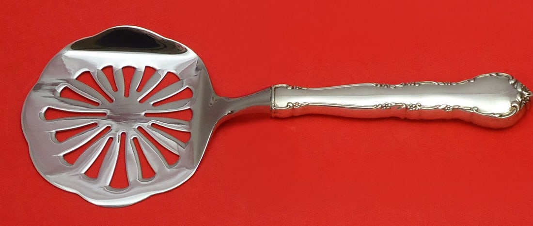 Lunt Mignonette Custom Made Sterling Silver Tomato Server 8.5": Lunt Mignonette Custom Made Sterling Silver Tomato Server 8.5" This exquisite tomato server is crafted in the Mignonette pattern by Lunt. Made from sterling silver with a hollow handle, it features a 