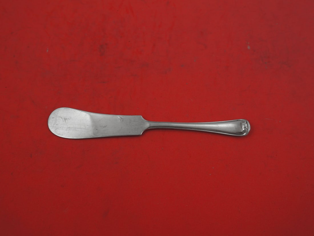 Puiforcat Mazarin Sterling Silver Butter Spreader 5.25 Inch Flat Handle: Puiforcat Mazarin Sterling Silver Butter Spreader 5.25 Inch Flat Handle This exquisite butter spreader features a flat handle designed in the elegant Mazarin pattern by Puiforcat. Crafted from high-qu