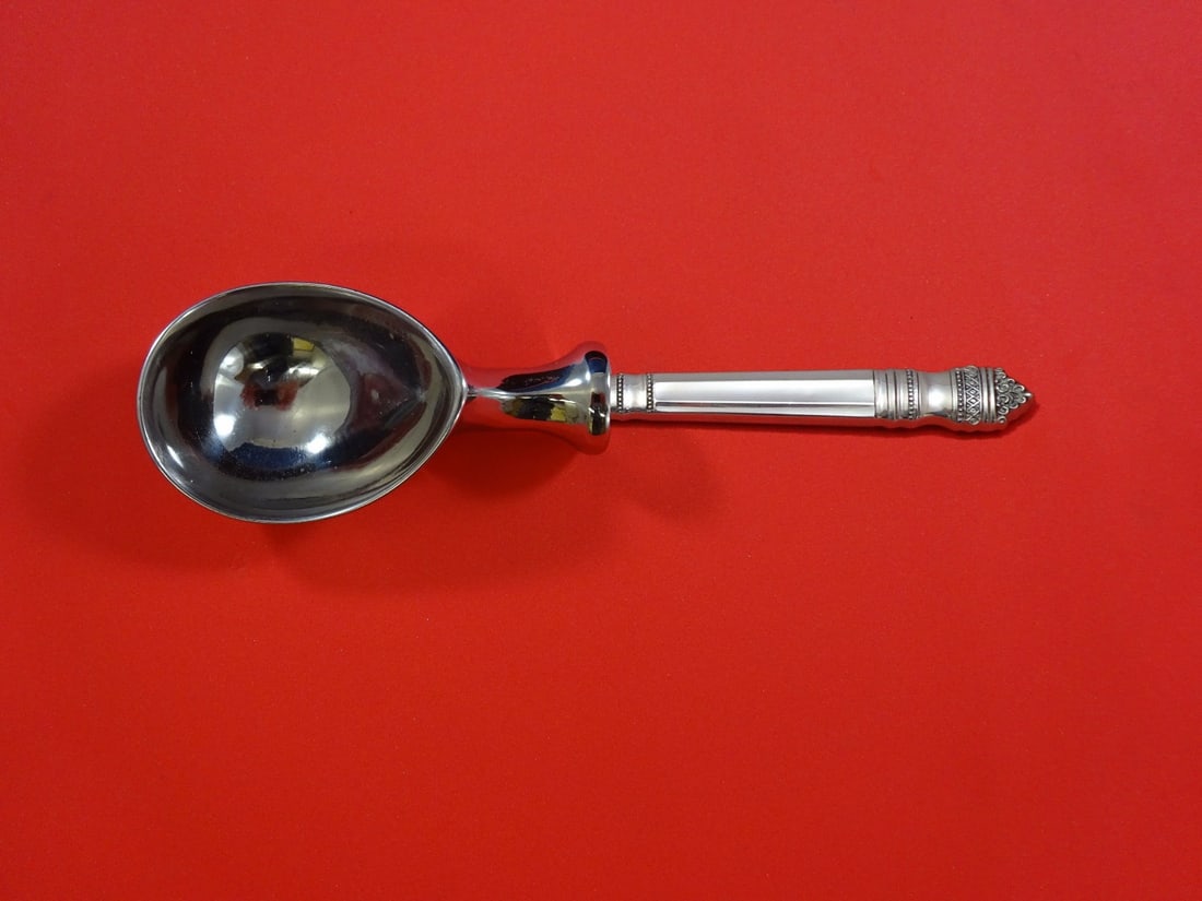 Towle Danish Baroque Sterling Silver Ice Cream Scoop Custom Made 7": Towle Danish Baroque Sterling Silver Ice Cream Scoop Custom Made 7" This exquisite Danish Baroque ice cream scoop by Towle is a perfect blend of elegance and functionality. Crafted from sterling silve