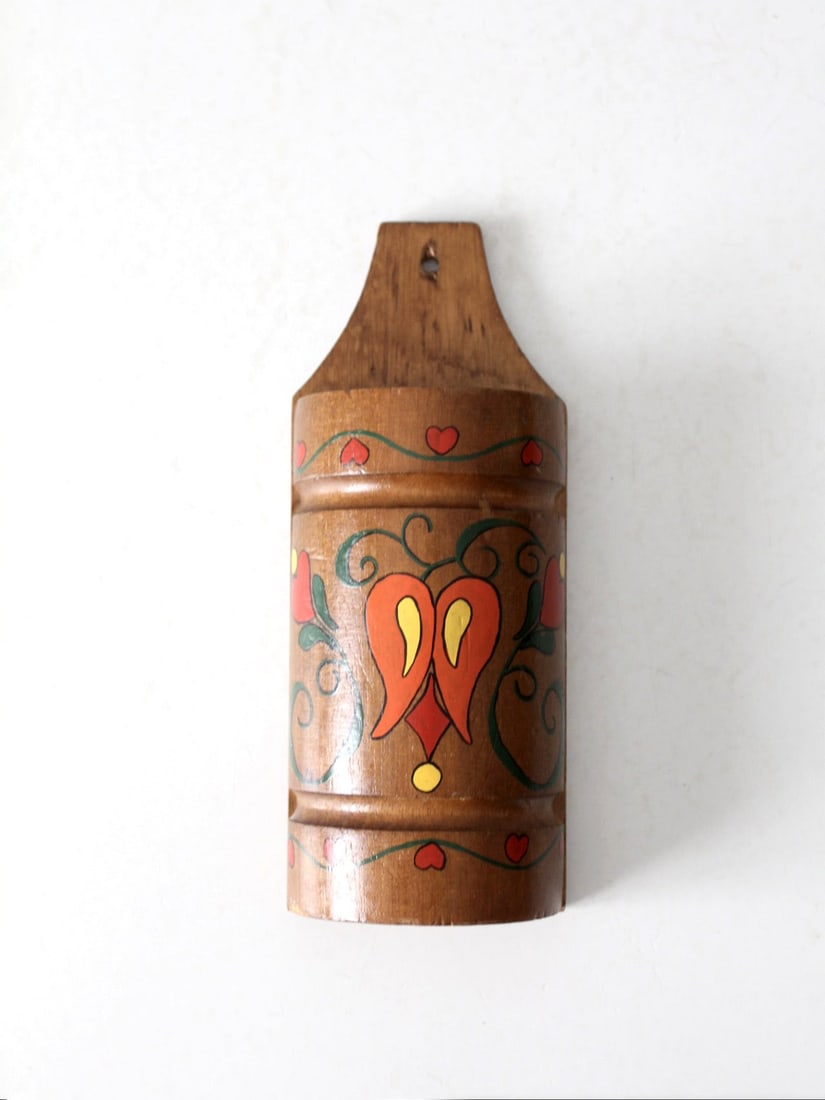 Charming Vintage Folk Art Handcrafted Wall Pocket 7.75in: Charming Vintage Folk Art Handcrafted Wall Pocket 7.75in Enhance your home decor with this charming vintage wall pocket, a handcrafted piece showcasing a delightful folk art design. Ideal for bringing