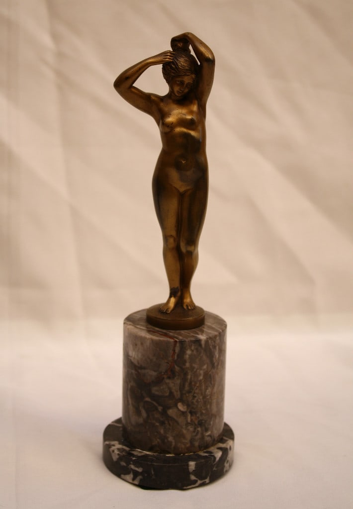 Otto Rosmussen 1900 Dore Bronze Nude Woman Statue on Marble Base: Otto Rosmussen 1900 Dore Bronze Nude Woman Statue on Marble Base This exquisite early 1900s bronze statue features a nude woman gracefully fixing her hair, expertly crafted by the renowned artist Otto
