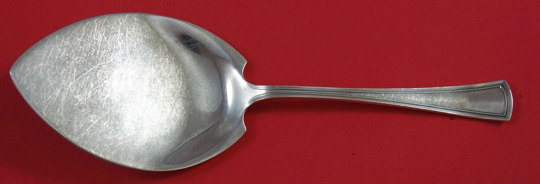 Dominick & Haff Virginia Sterling Silver Pie Server 8.5": Dominick & Haff Virginia Sterling Silver Pie Server 8.5" Introducing the Virginia Pie Server by Dominick and Haff, a stunning piece of history crafted from sterling silver. This elegant pie server fea