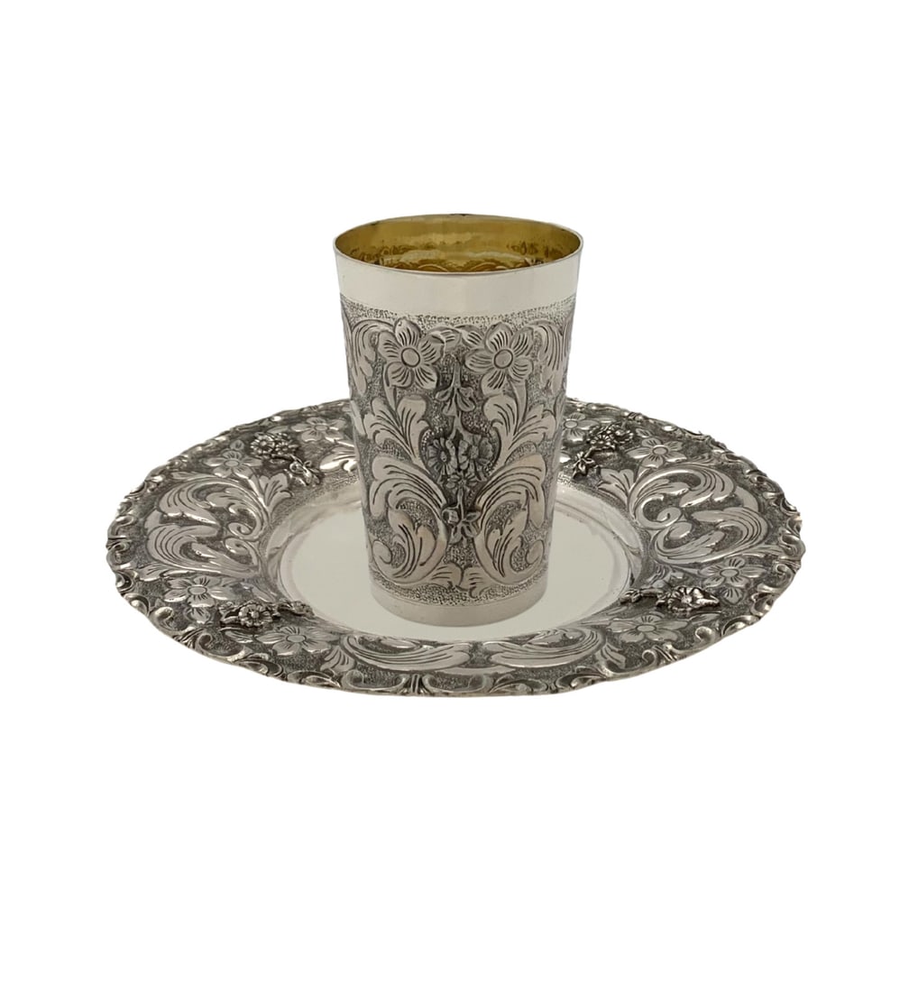 Handmade 925 Sterling Silver Floral Cup & Tray Set: Handmade 925 Sterling Silver Floral Cup & Tray Set Experience elegance with this exquisite handmade cup and tray set crafted from fine 925 sterling silver. The set features intricate floral applique d