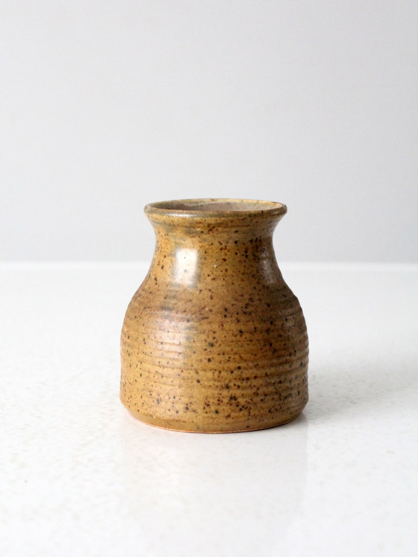 Handcrafted Vintage Studio Pottery Vase Speckled Tan Glaze 4.25": Handcrafted Vintage Studio Pottery Vase Speckled Tan Glaze 4.25" This vintage studio pottery vase showcases a beautifully hand-crafted design, featuring a charming speckled tan glaze. Its unique chara