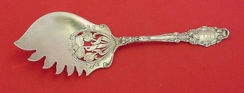 Sterling Silver Macaroni Server Gorham Virginiana Pierced Floral 8 3/4": Sterling Silver Macaroni Server Gorham Virginiana Pierced Floral 8 3/4" A Gorham Virginiana sterling silver macaroni server with a pierced blade featuring flowers. It measures 8 3/4 inches and is not 