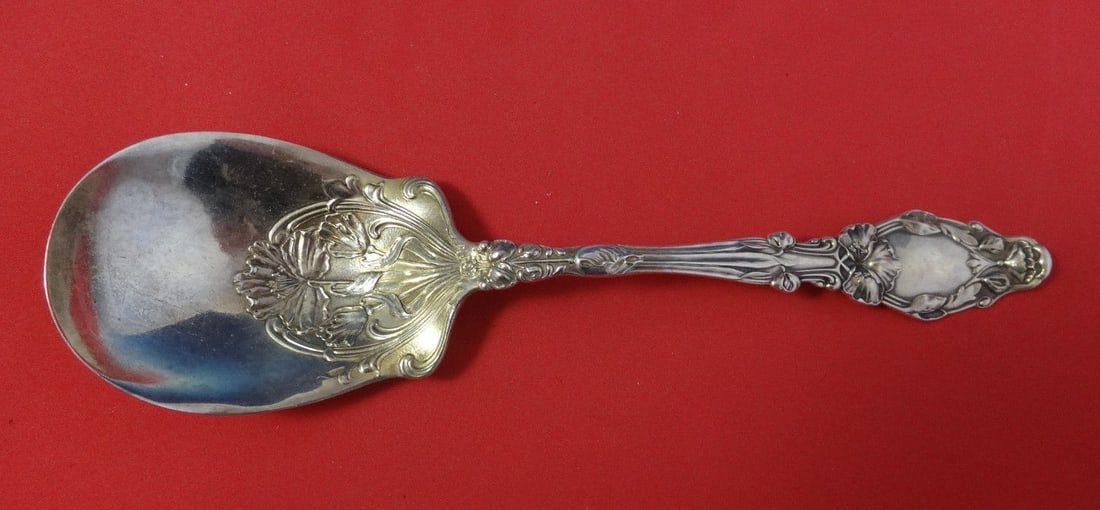 Gorham Virginiana Sterling Silver Berry Spoon 8.5 Inch: Gorham Virginiana Sterling Silver Berry Spoon 8.5 Inch This exquisite Virginiana berry spoon is crafted from high-quality sterling silver, showcasing the elegant Virginiana pattern by Gorham. Measurin
