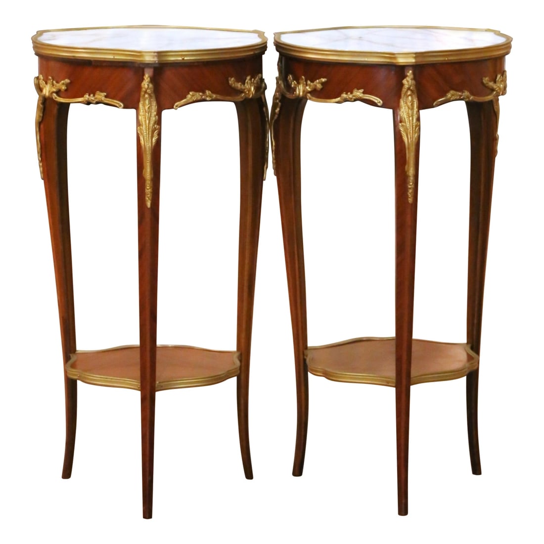 Set of 2 French Louis XV style mahogany side tables with marble tops: Set of 2 French Louis XV style mahogany side tables with marble tops Pair of French Louis XV-style side tables in a Mid-Century design, sold as a set of 2. Each table features a shaped mahogany case w