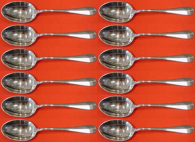 Set of 12 Stieff Queen Anne Williamsburg Sterling Silver Soup Spoons: Set of 12 Stieff Queen Anne Williamsburg Sterling Silver Soup Spoons Enhance your dining experience with this exquisite set of 12 Queen Anne-Williamsburg place soup spoons by Stieff. Crafted from high