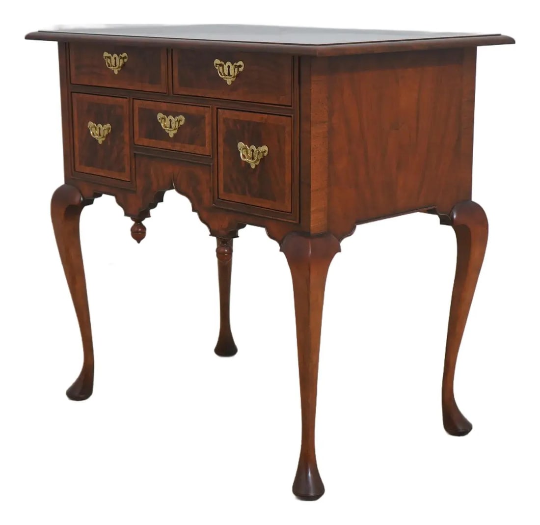 Baker Colonial Williamsburg 8868 New England Dressing Table with Acorn Finials: Baker Colonial Williamsburg 8868 New England Dressing Table with Acorn Finials This exquisite Baker Colonial Williamsburg New England Dressing Table is a stunning piece that embodies the charm of clas