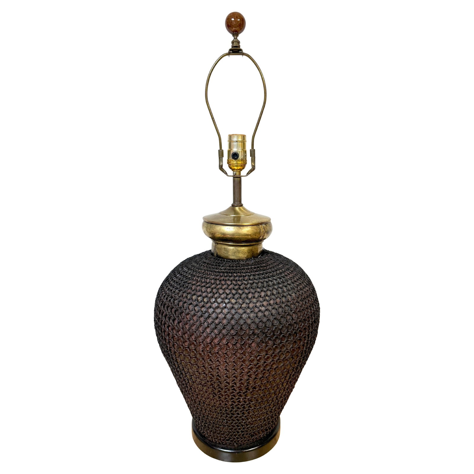 1960s French Brass Metal Chain Mail Urn Lamp Unique Design: 1960s French Brass Metal Chain Mail Urn Lamp Unique Design This striking 1960s French Brass & Metal Chain Mail Urn-Form Lamp features a unique artistry and design that will enhance any interior. Stand