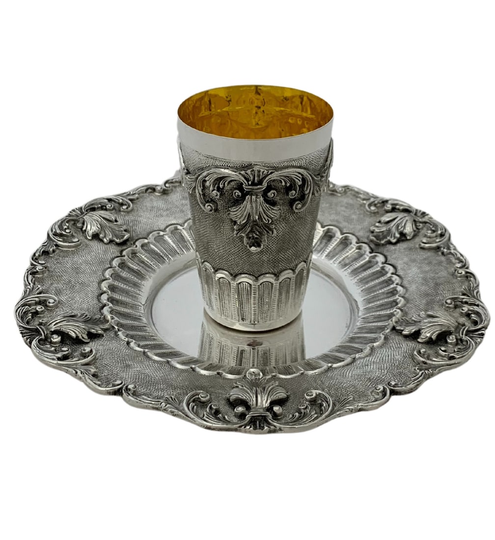 Handmade 925 Sterling Silver Leaf Applique Cup & Tray Set: Handmade 925 Sterling Silver Leaf Applique Cup & Tray Set This exquisite set features a fine 925 sterling silver cup and tray, elegantly designed with handmade leaf applique and ornate detailing. The 