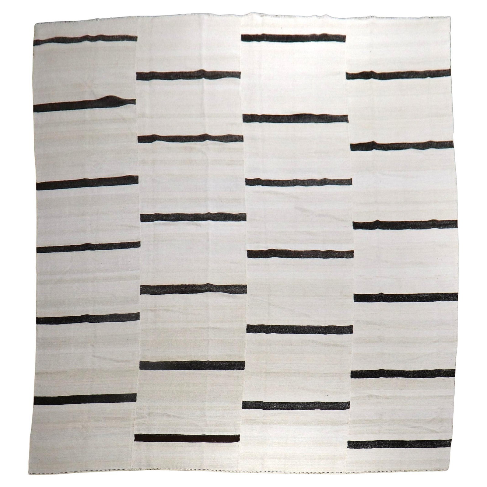 Unique Mid-Century Modern Turkish Kilim Hand-Knotted Wool 10'7 x 13'2: Unique Mid-Century Modern Turkish Kilim Hand-Knotted Wool 10'7 x 13'2 Enhance your living space with this stunning Mid-Century Modern Turkish Kilim, featuring a minimalist design in a sophisticated pa