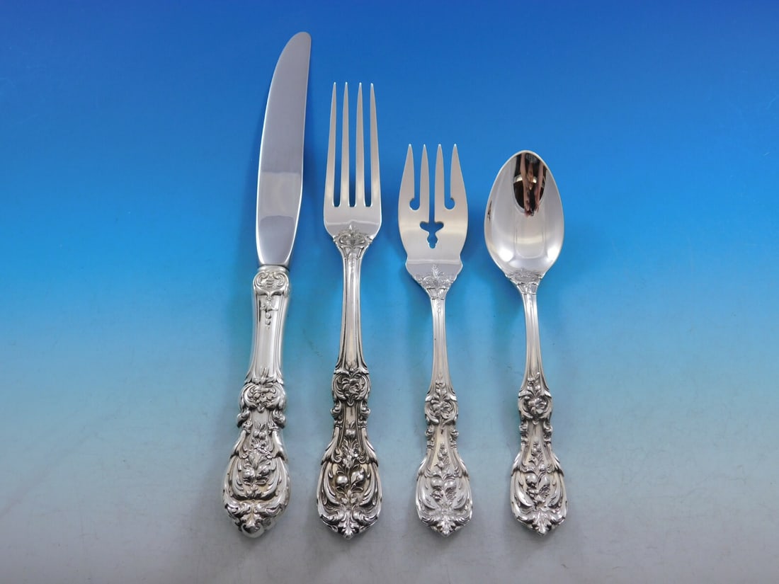 32 Piece Sterling Flatware Set for 8 Reed & Barton Francis I: 32 Piece Sterling Flatware Set for 8 Reed & Barton Francis I Reed & Barton Francis I sterling silver flatware service for 8, consisting of 32 pieces. The set includes 8 knives, 8 forks, 8 salad forks,