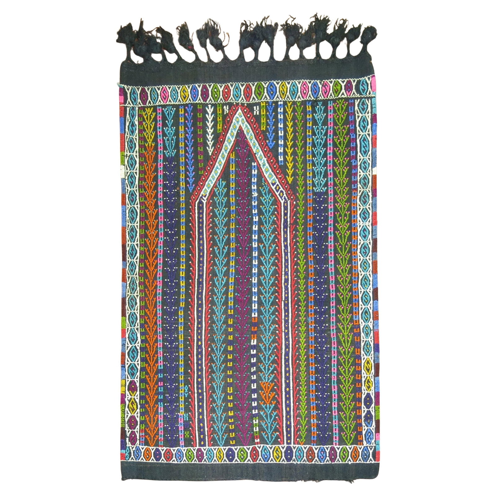 Mid-20th Century Turkish Jajim Kilim Flatweave 3'4" x 5': Mid-20th Century Turkish Jajim Kilim Flatweave 3'4" x 5' Discover this exquisite Mid-20th Century Turkish Jajim kilim, expertly hand-woven with a vibrant array of colors. Measuring 3'4" x 5' (40 in x 